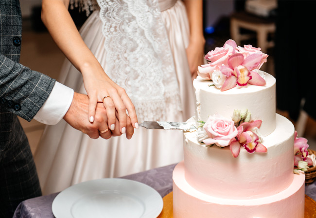 10 brani perfetti per il taglio della torta